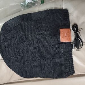 Fashion Music Hat Wireless Bluetooth Black Sweater Knit Fuzzy Lining NWOT